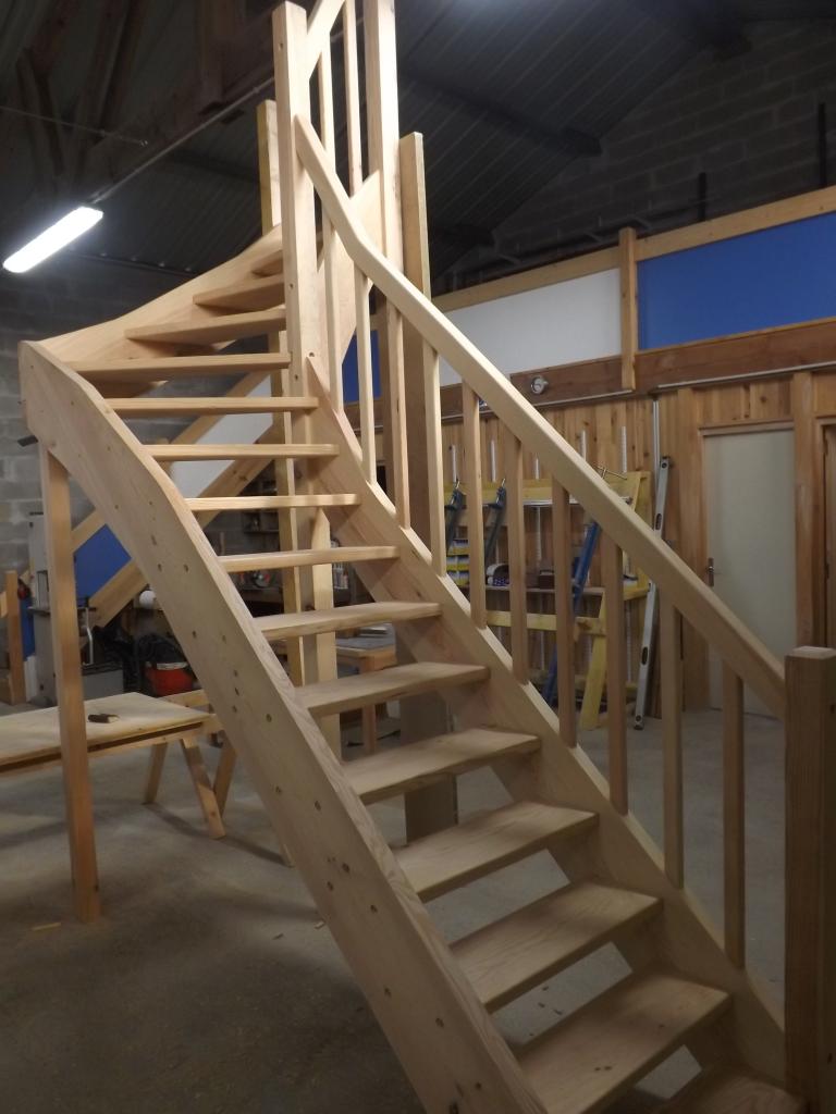 Escalier en cours de fabrication en atelier Absolu Bois