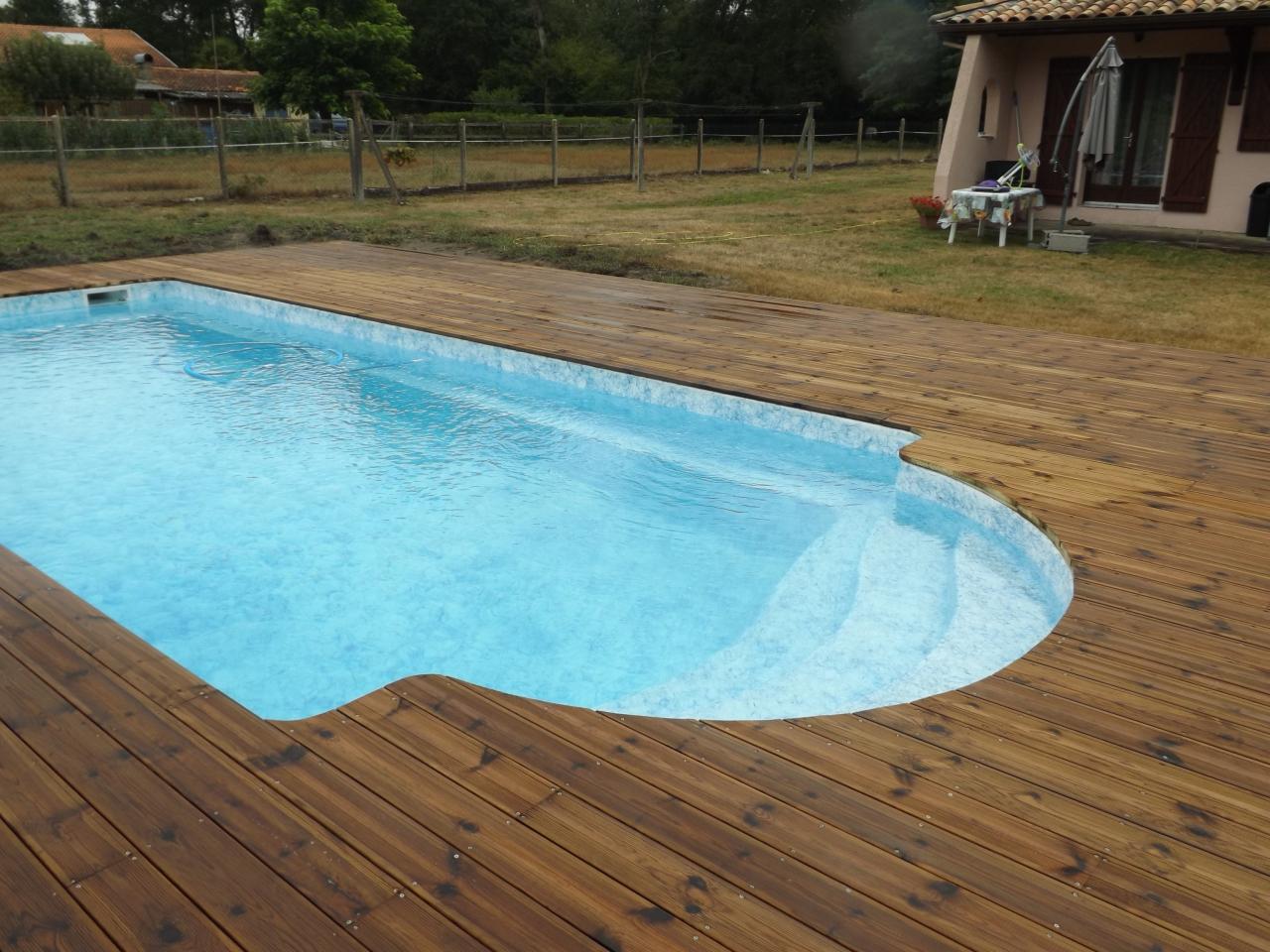 Terrasse en pin traité brun sur Buglose